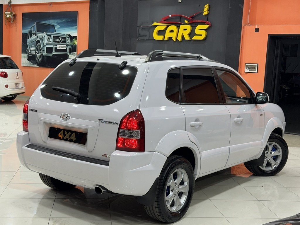 2008 Hyundai Tucson, 2.0L, 329000km - Image 6