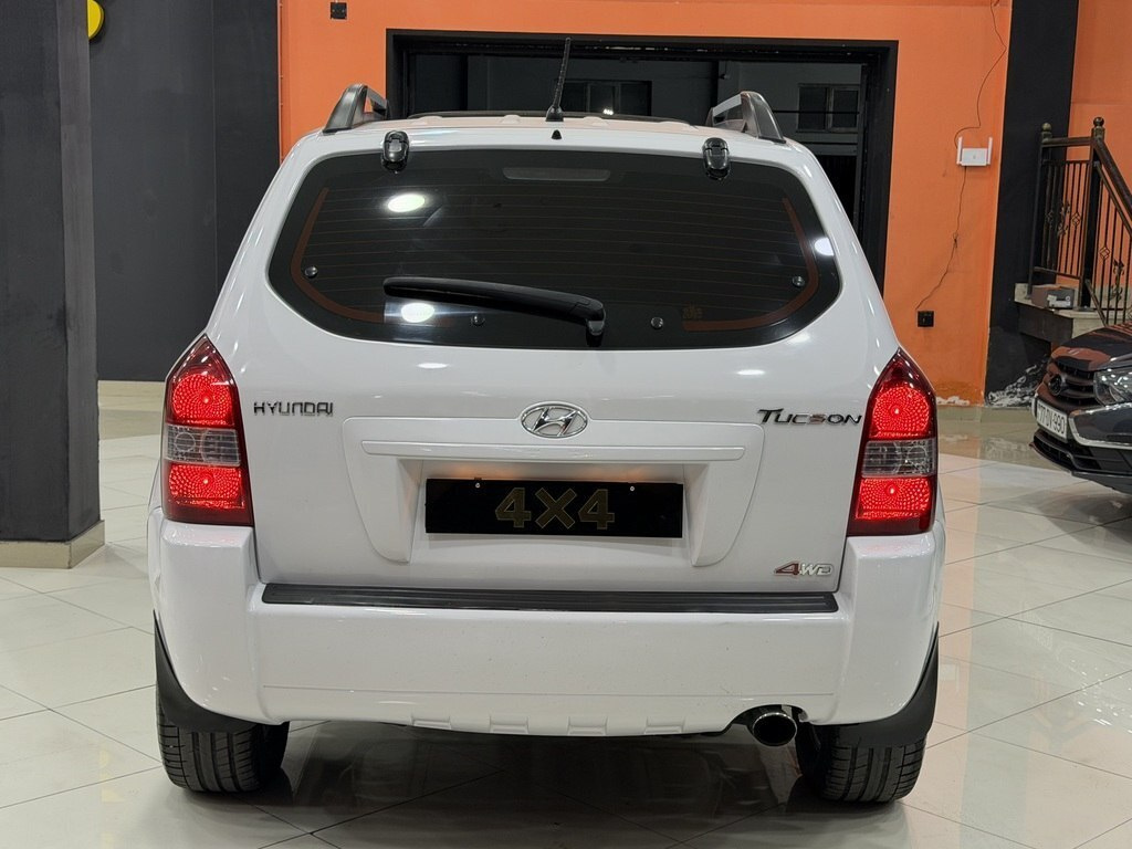 2008 Hyundai Tucson, 2.0L, 329000km - Image 7