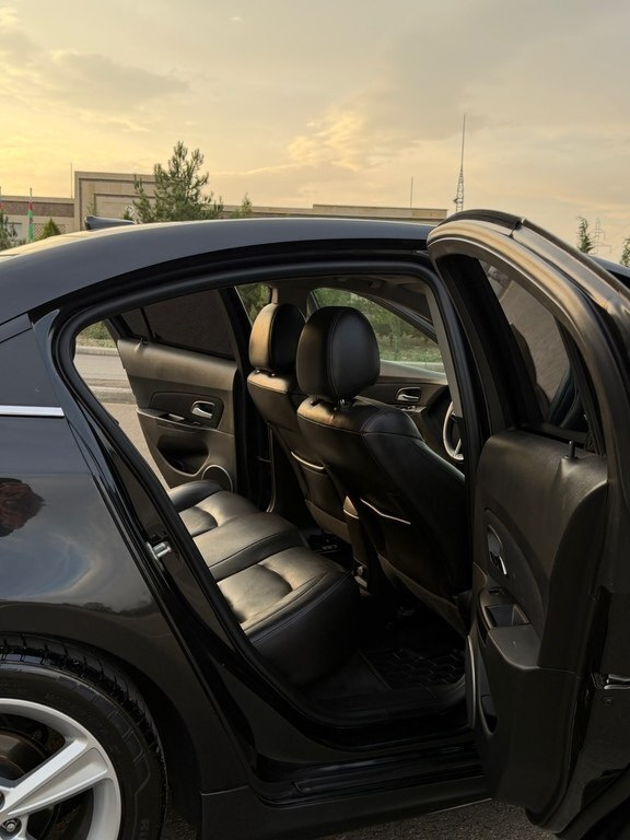 2014 Chevrolet Cruze, 1.4L, 340000km - Image 8