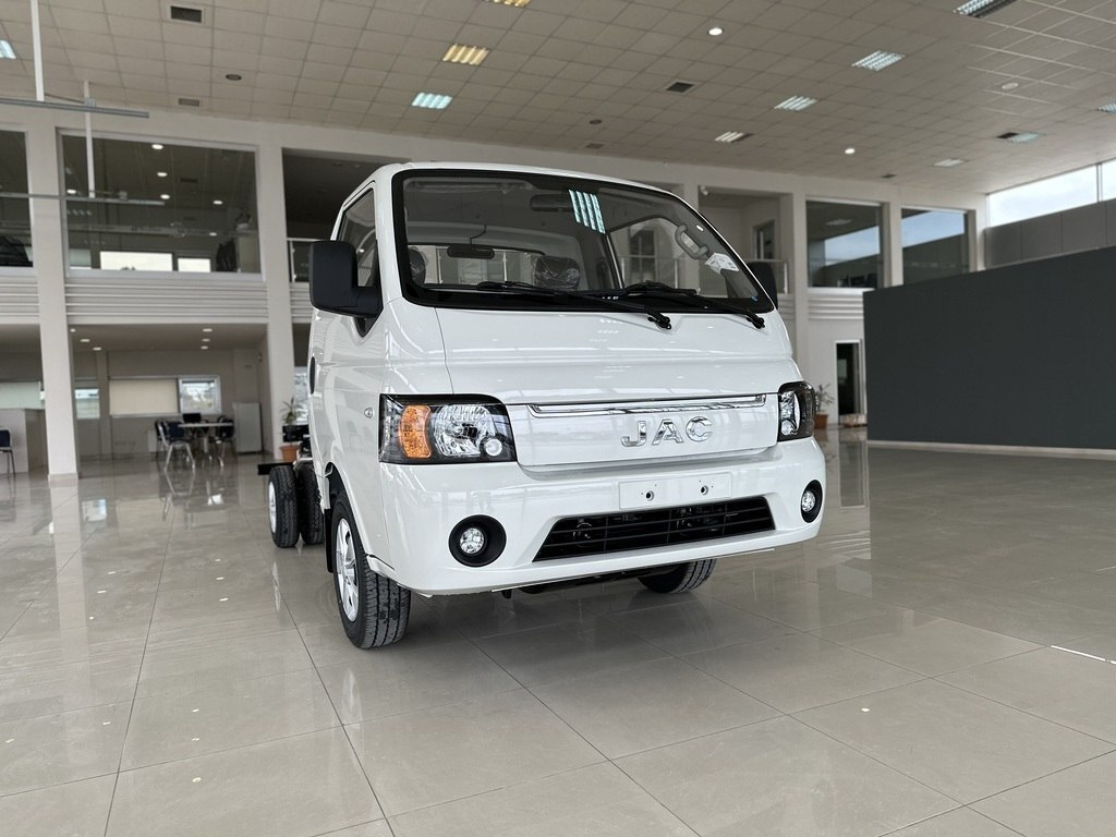 2024 JAC X200, 2.0L, 0km - Image 1