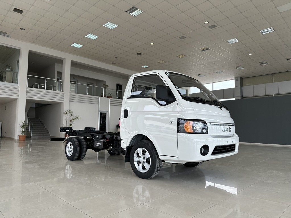 2024 JAC X200, 2.0L, 0km - Image 2