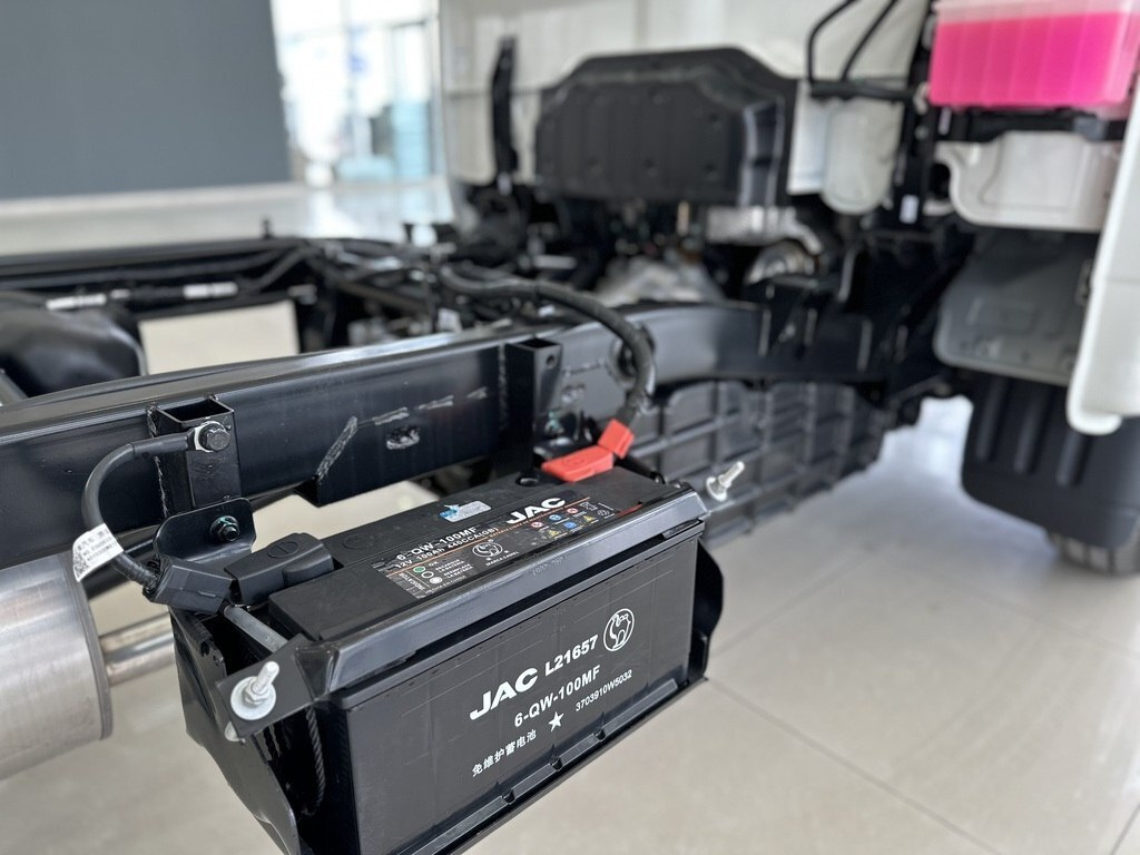 2024 JAC X200, 2.0L, 0km - Image 4