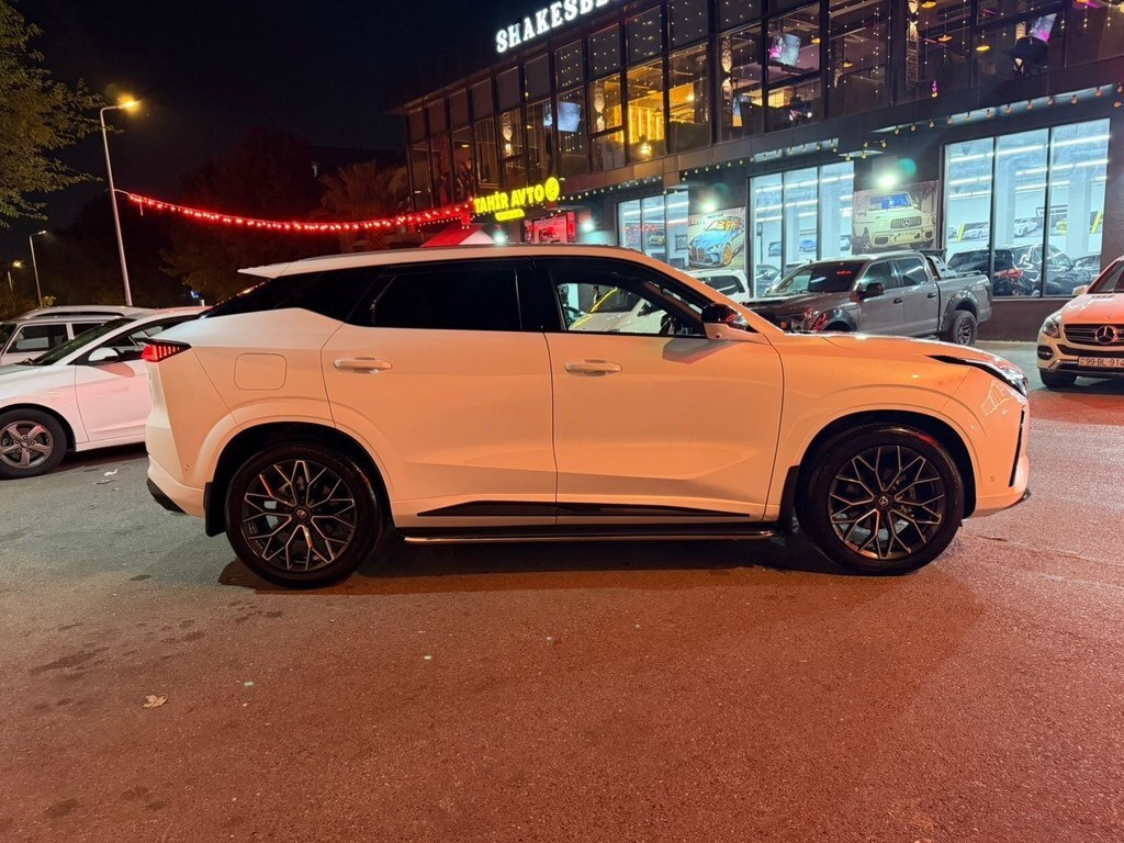 2025 Changan Uni-Z, 1.5L, 25000km - Image 2