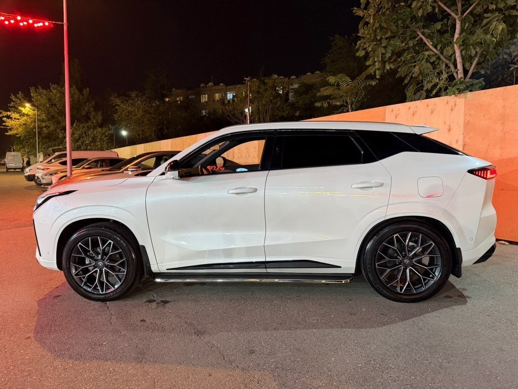 2025 Changan Uni-Z, 1.5L, 25000km - Image 3