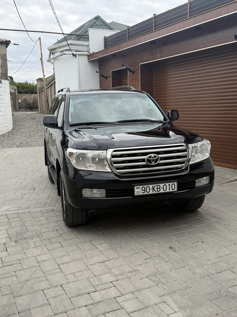 2010 Toyota Land Cruiser, 4.7L, 176000km - Image 1