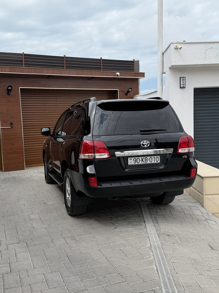 2010 Toyota Land Cruiser, 4.7L, 176000km - Image 12