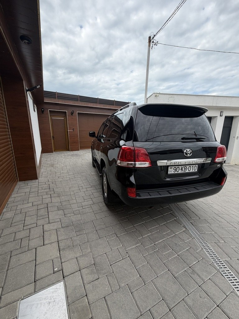 2010 Toyota Land Cruiser, 4.7L, 176000km - Image 4