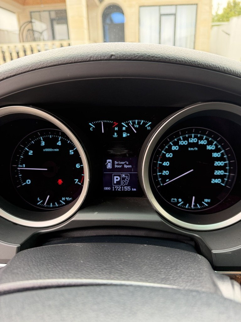 2010 Toyota Land Cruiser, 4.7L, 176000km - Image 7