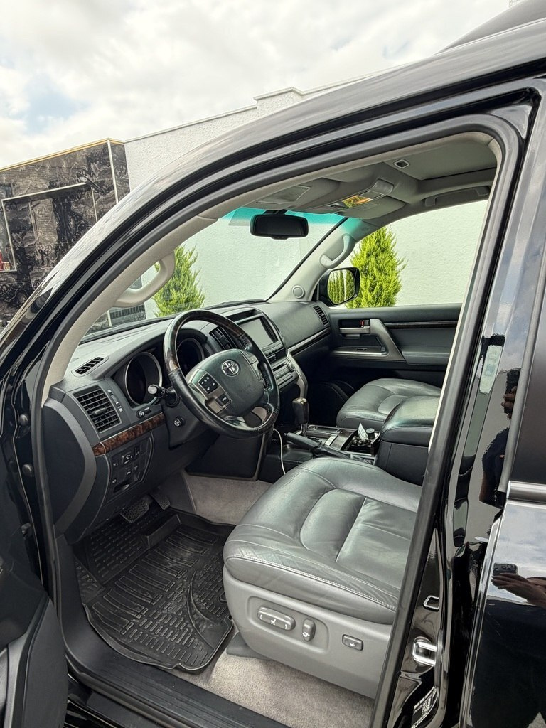 2010 Toyota Land Cruiser, 4.7L, 176000km - Image 8