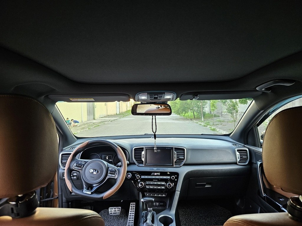 2016 Kia Sportage, 2.0L, 180000km - Image 3