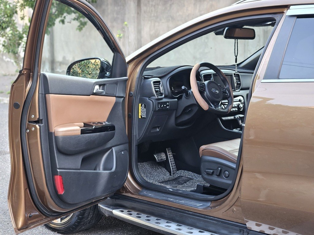 2016 Kia Sportage, 2.0L, 180000km - Image 10