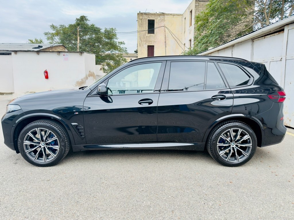 2023 BMW X5, 3.0L, 20000km - Image 4