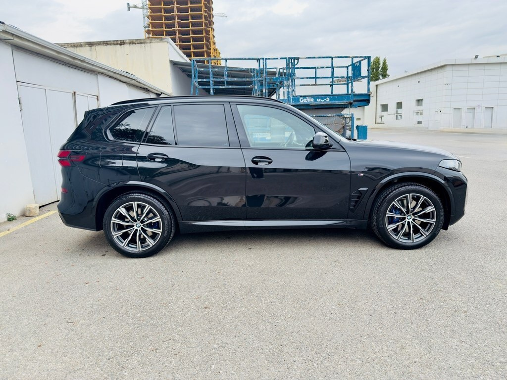 2023 BMW X5, 3.0L, 20000km - Image 5