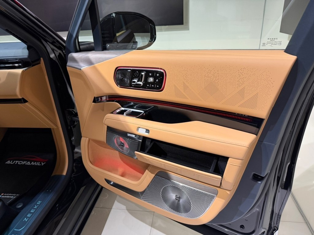 2026 ZEEKR 9X, 2.0L, 0km - Image 23