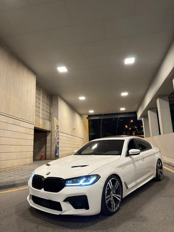 2018 BMW 530e, 2.0L, 94400km - Image 2