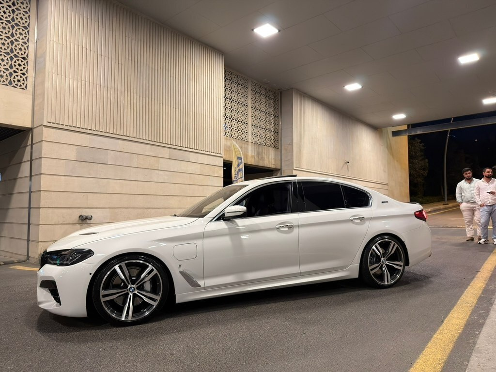 2018 BMW 530e, 2.0L, 94400km - Image 6