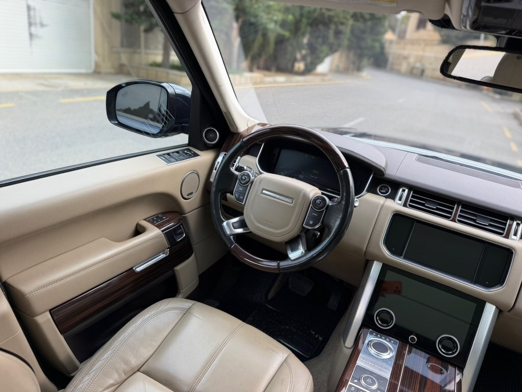 2016 Land Rover Range Rover, 3.0L, 180100km - Image 11