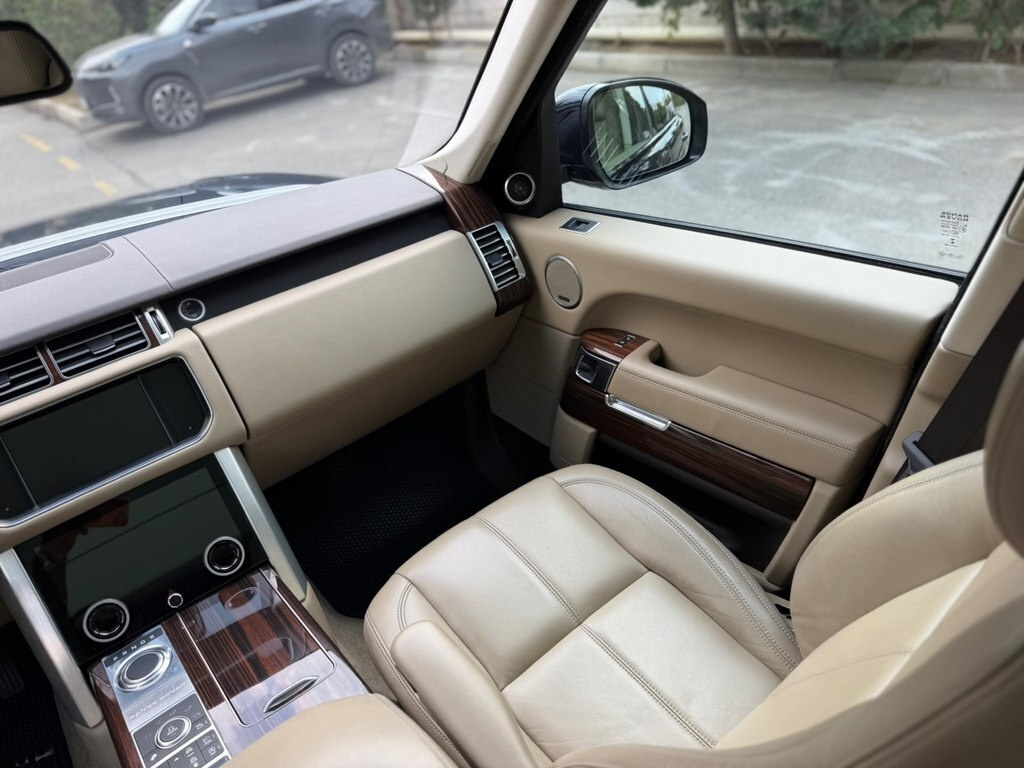 2016 Land Rover Range Rover, 3.0L, 180100km - Image 12