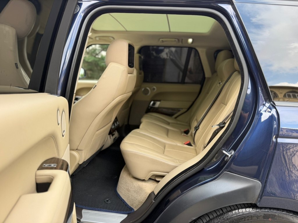 2016 Land Rover Range Rover, 3.0L, 180100km - Image 13