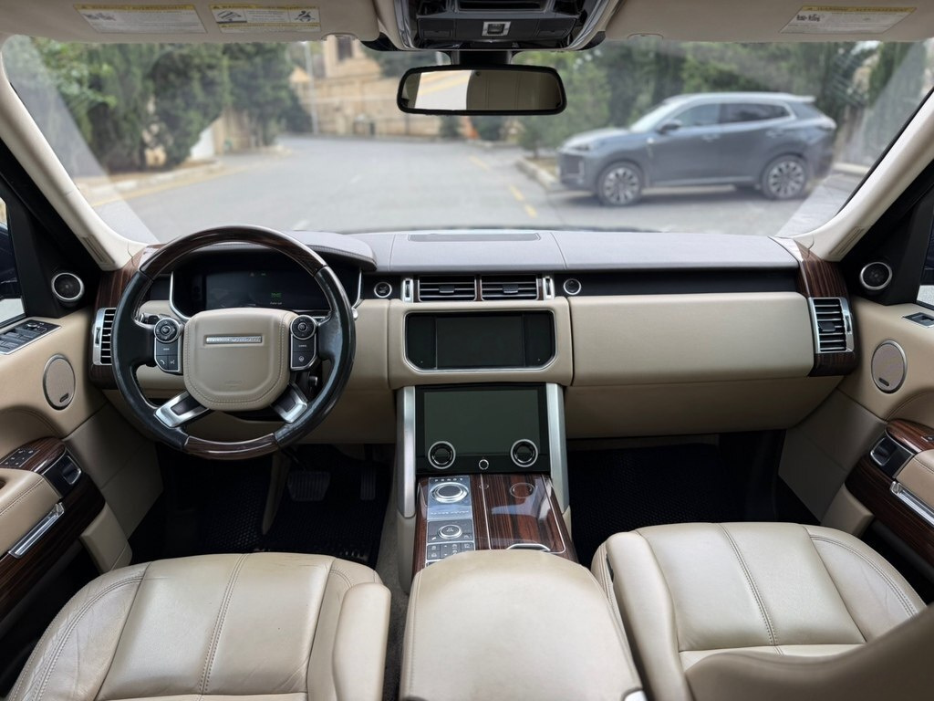 2016 Land Rover Range Rover, 3.0L, 180100km - Image 14