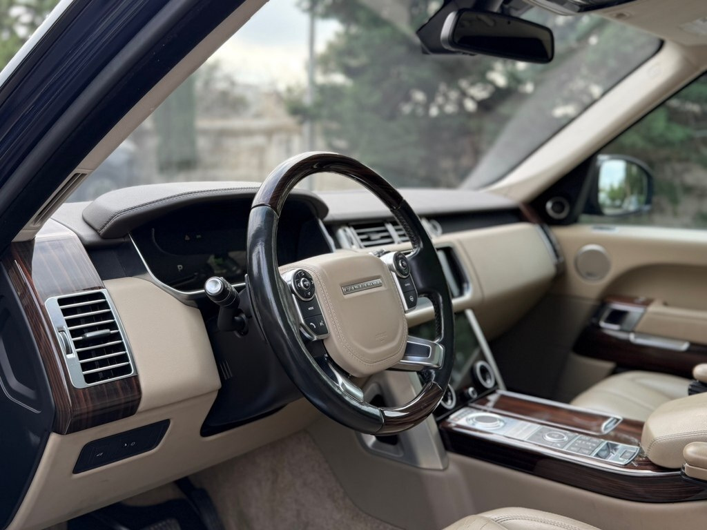 2016 Land Rover Range Rover, 3.0L, 180100km - Image 17