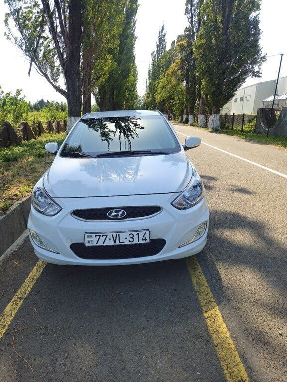 2017 Hyundai Accent, 1.4L, 208000km - Image 1