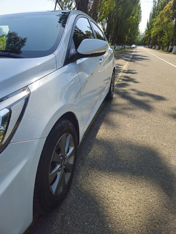 2017 Hyundai Accent, 1.4L, 208000km - Image 2