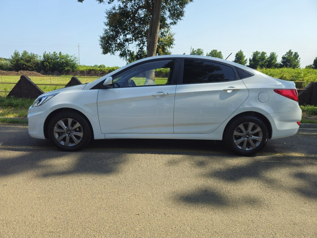 2017 Hyundai Accent, 1.4L, 208000km - Image 4