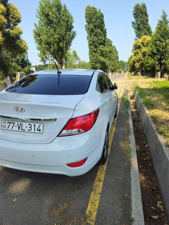 2017 Hyundai Accent, 1.4L, 208000km - Image 7