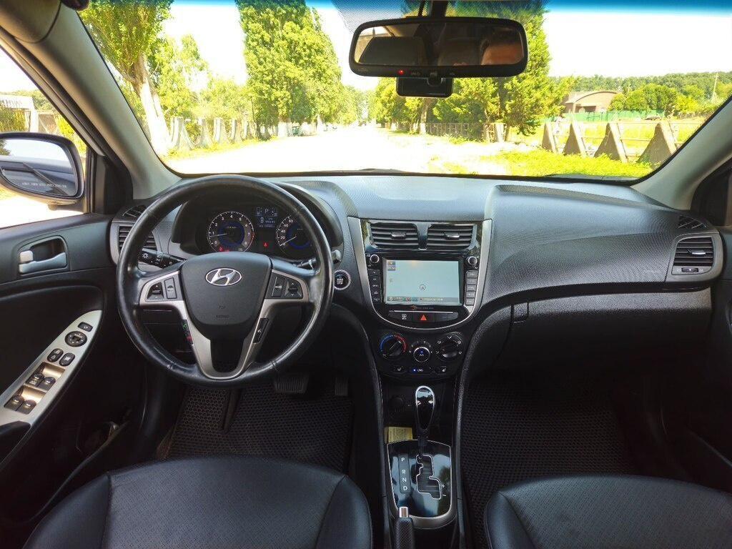 2017 Hyundai Accent, 1.4L, 208000km - Image 8