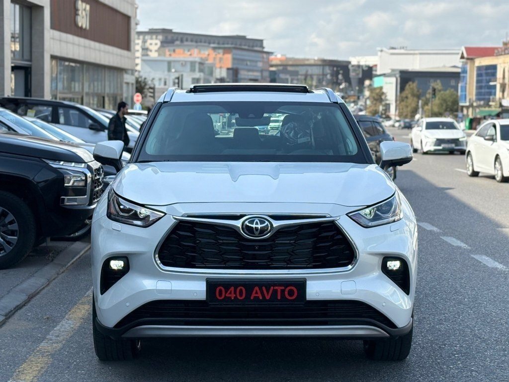 2025 Toyota Highlander, 2.5L, 1453km - Image 1