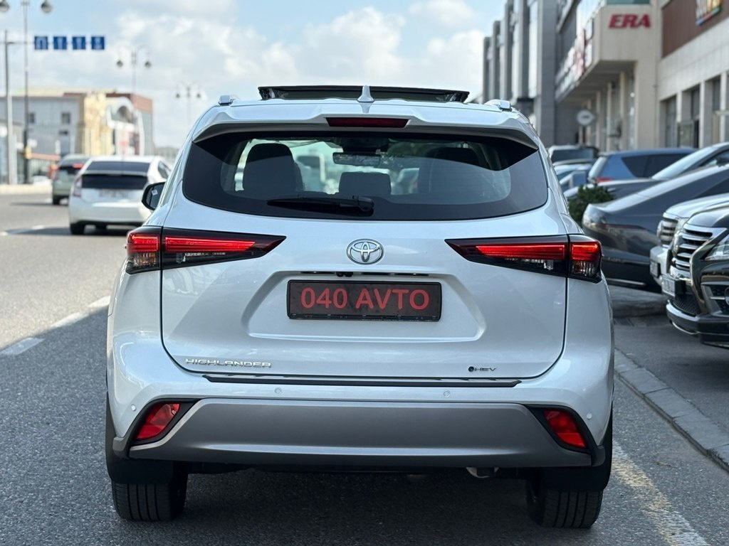 2025 Toyota Highlander, 2.5L, 1453km - Image 2