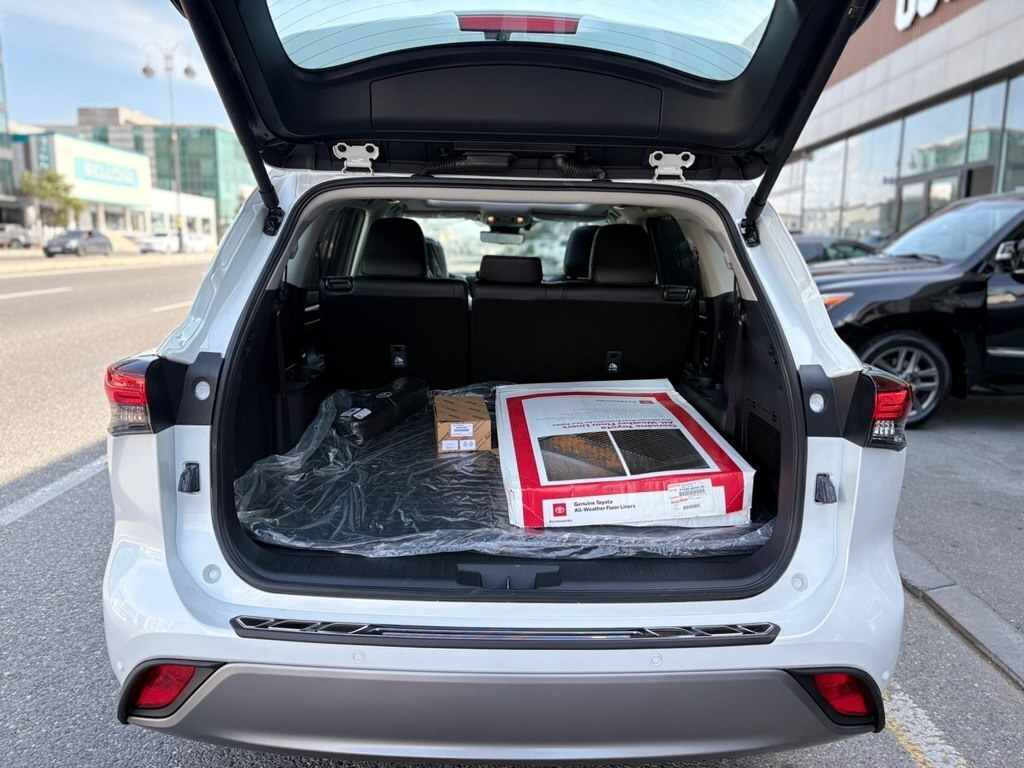 2025 Toyota Highlander, 2.5L, 1453km - Image 11