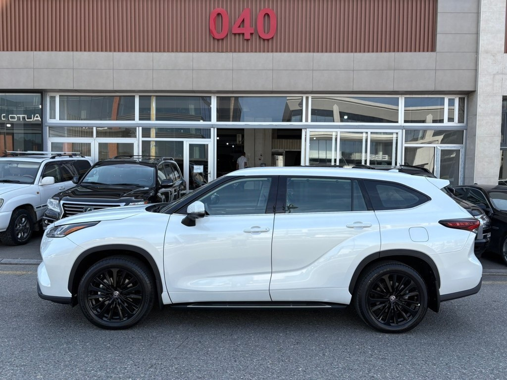 2025 Toyota Highlander, 2.5L, 1453km - Image 3