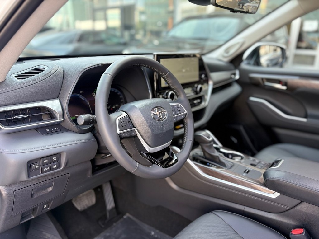 2025 Toyota Highlander, 2.5L, 1453km - Image 6
