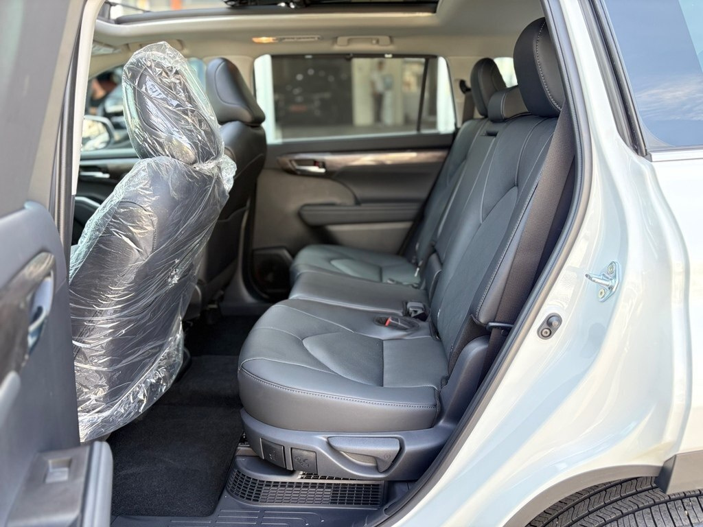 2025 Toyota Highlander, 2.5L, 1453km - Image 7