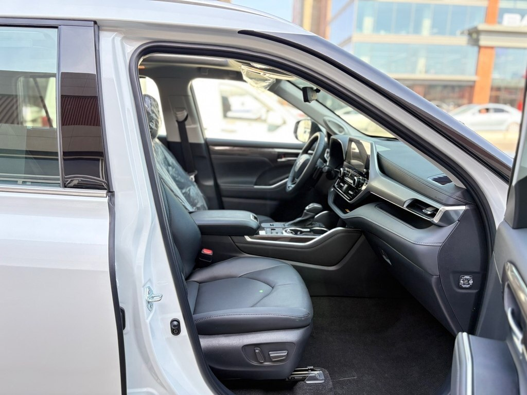 2025 Toyota Highlander, 2.5L, 1453km - Image 8