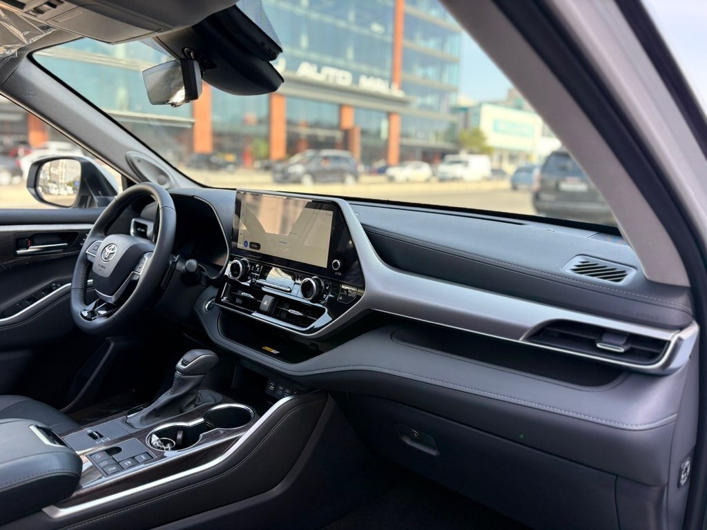 2025 Toyota Highlander, 2.5L, 1453km - Image 9