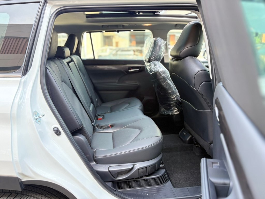 2025 Toyota Highlander, 2.5L, 1453km - Image 10