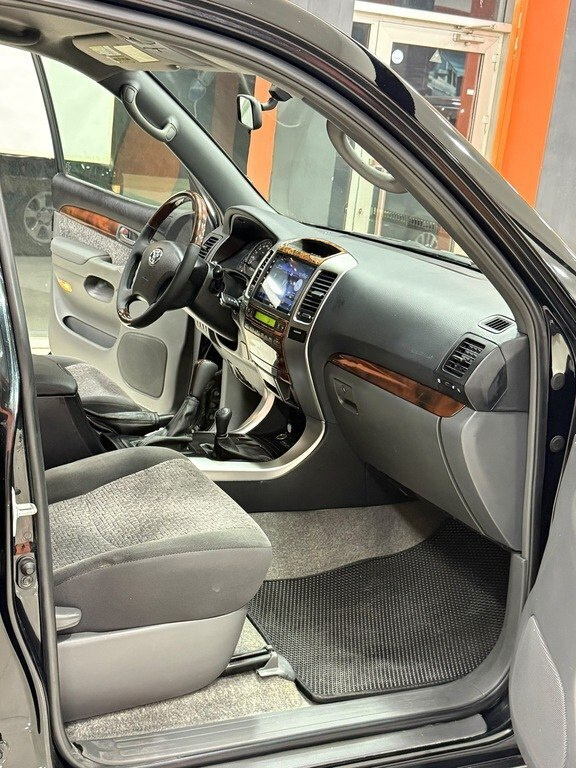 2007 Toyota Land Cruiser Prado, 2.7L, 195000km - Image 13
