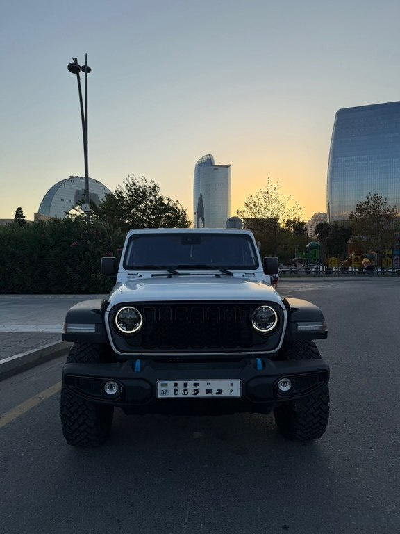 2024 Jeep Wrangler, 2.0L, 19000km - Image 1