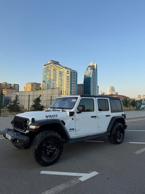 2024 Jeep Wrangler, 2.0L, 19000km - Image 2