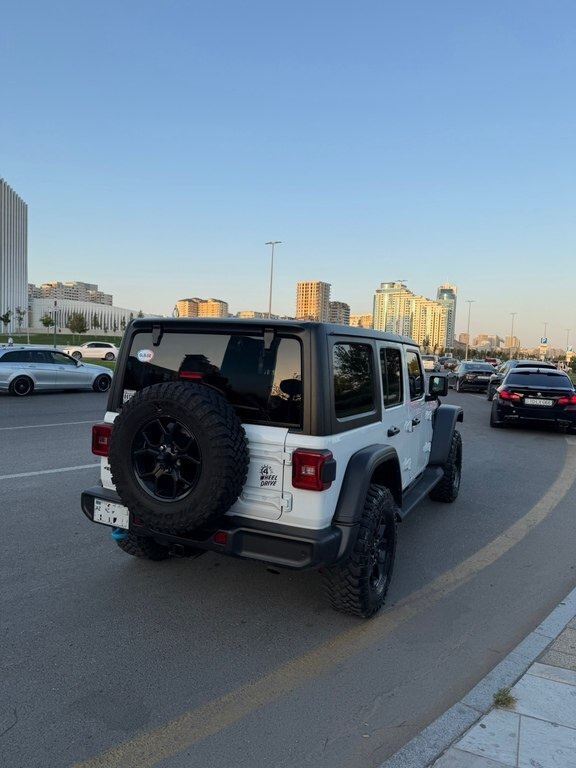 2024 Jeep Wrangler, 2.0L, 19000km - Image 11