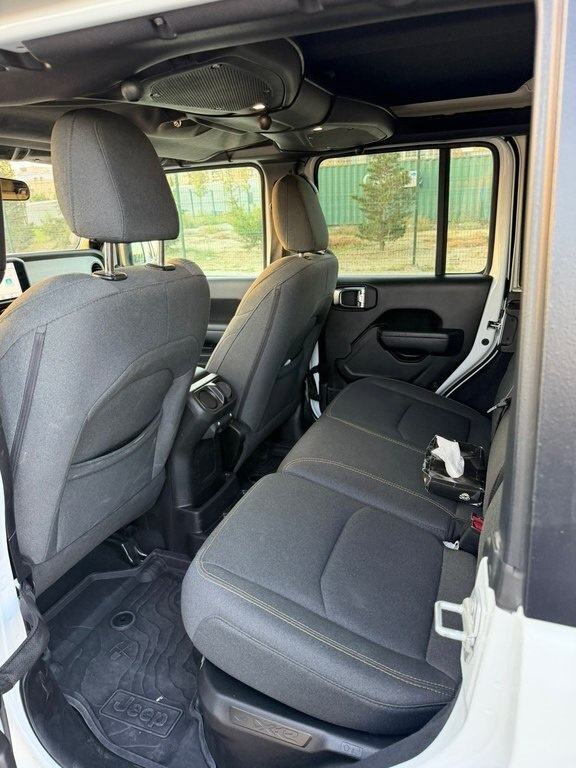 2024 Jeep Wrangler, 2.0L, 19000km - Image 9