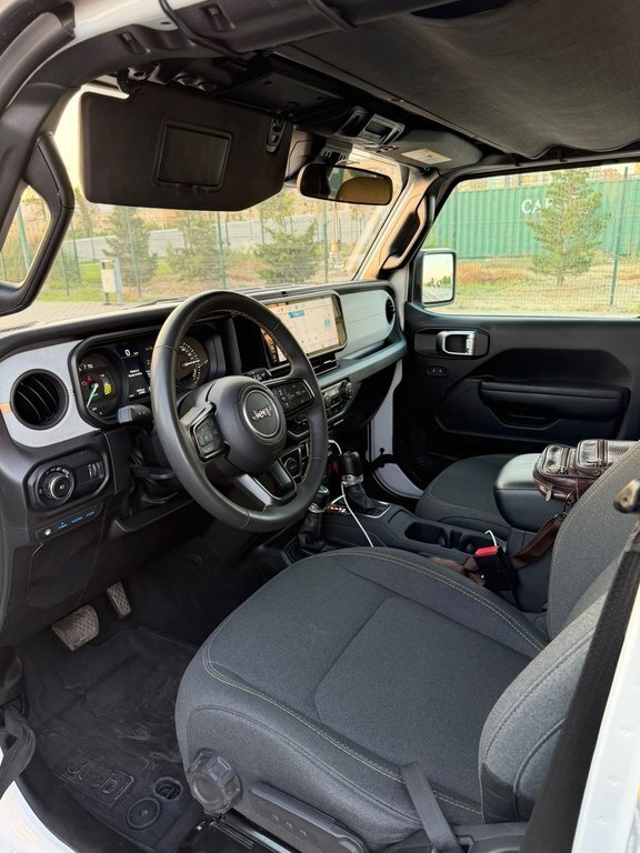 2024 Jeep Wrangler, 2.0L, 19000km - Image 10