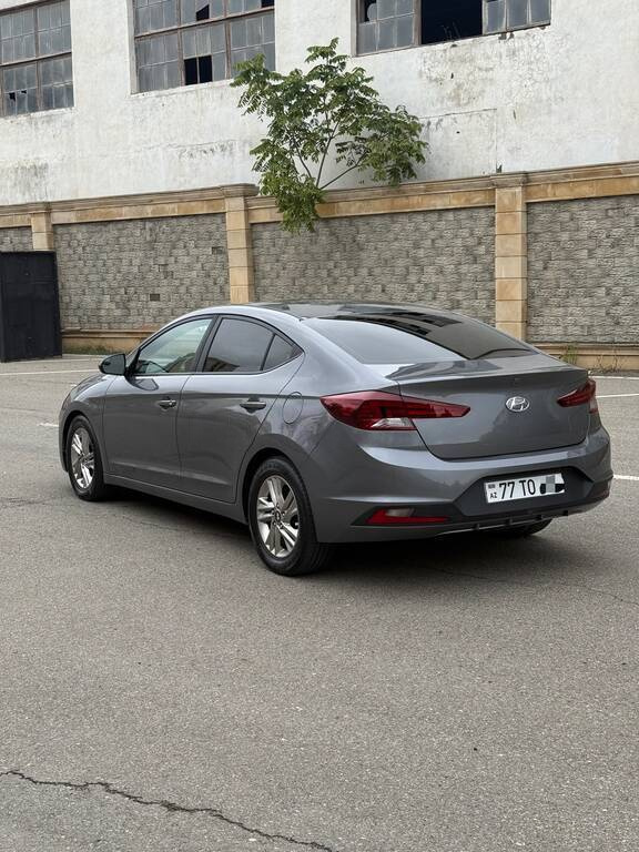 2018 Hyundai Elantra, 2.0L, 75000km - Image 11