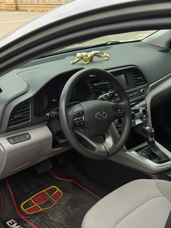 2018 Hyundai Elantra, 2.0L, 75000km - Image 3