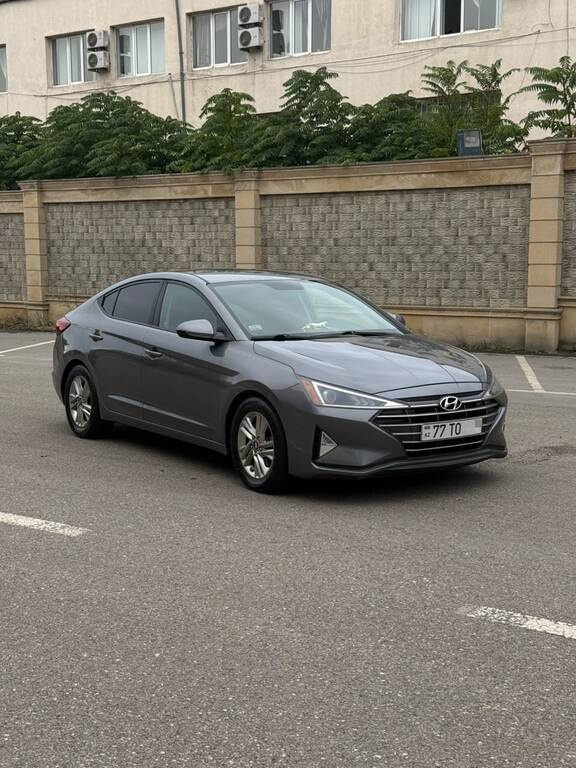 2018 Hyundai Elantra, 2.0L, 75000km - Image 9
