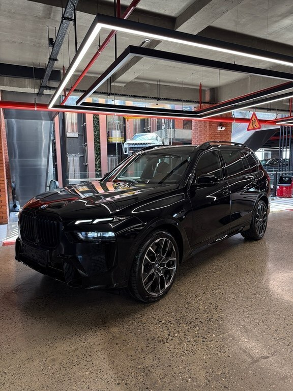 2023 BMW X7, 3.0L, 24706km - Image 1