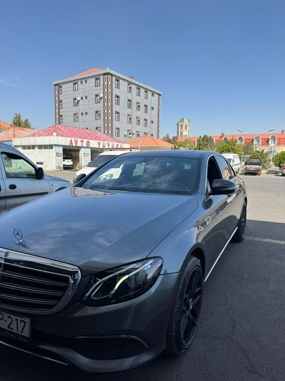 2019 Mercedes E 300 4MATIC, 2.0L, 144000km - Image 3